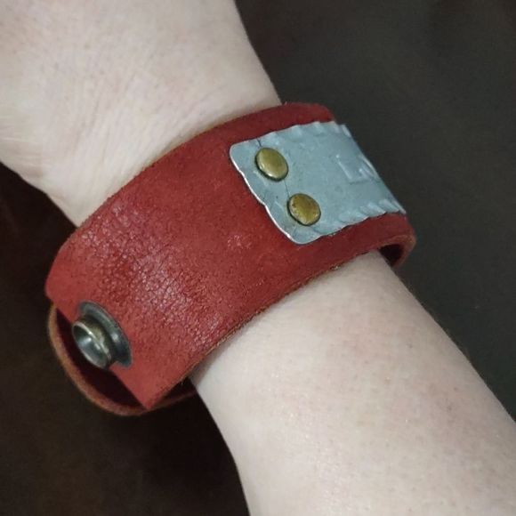 Women's Red Leather and Silver Love Plate Cuff Bracelet - Picture 4 of 5